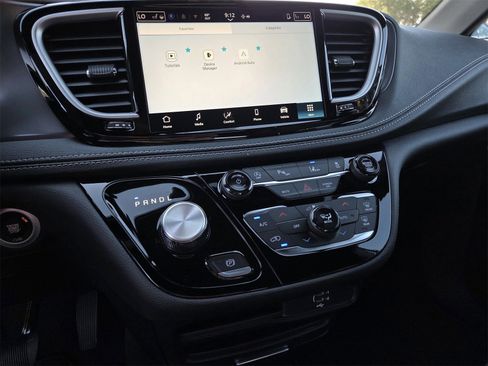 New 2026 Chrysler Pacifica Select image 8