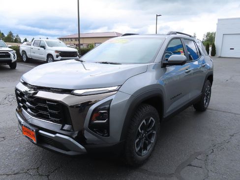 New 2025 Chevrolet Equinox ACTIV w/ Safety and Technology Package image 3