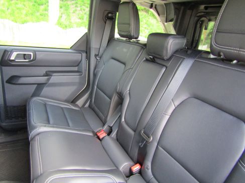 Used 2025 Ford Bronco Outer Banks w/ Sasquatch Package AWD/4WD image 32