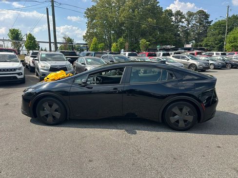 Used 2025 Toyota Prius LE AWD/4WD image 6