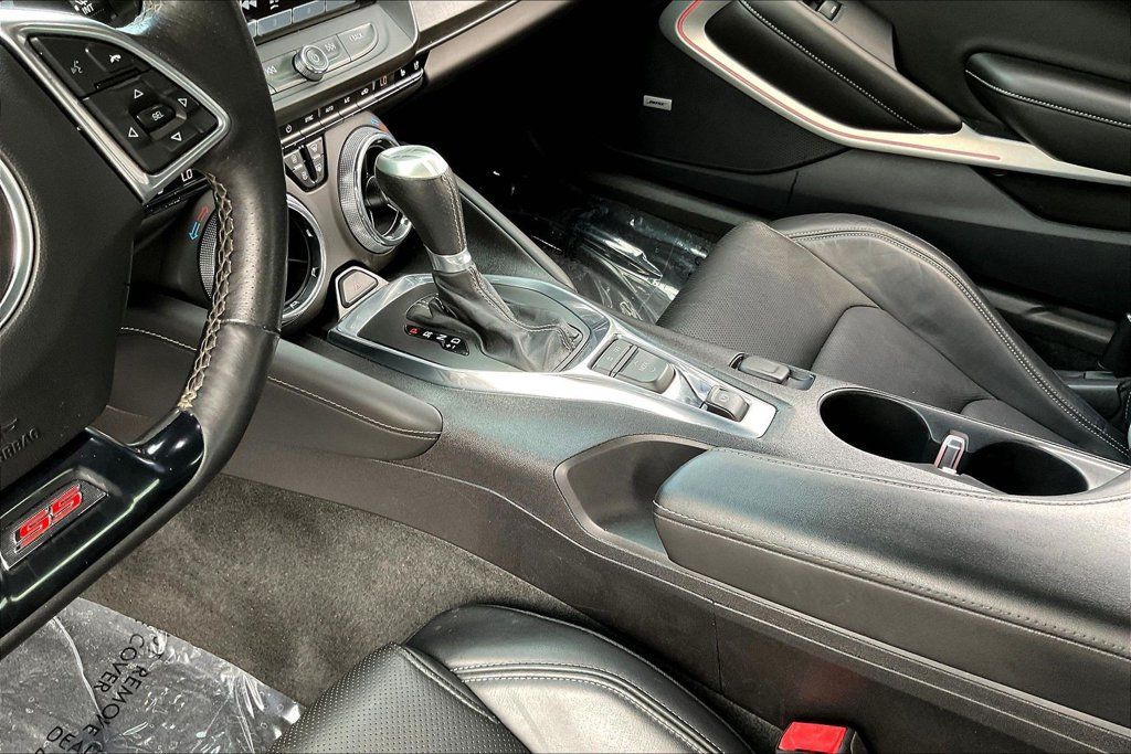 Used 2016 Chevrolet Camaro SS RWD image 16