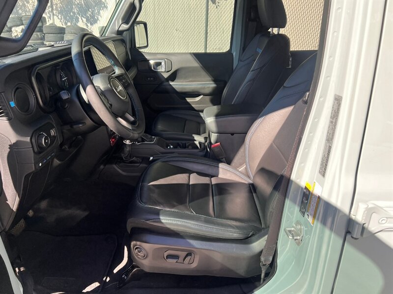 Used 2024 Jeep Wrangler Unlimited Rubicon 4xe AWD/4WD image 16