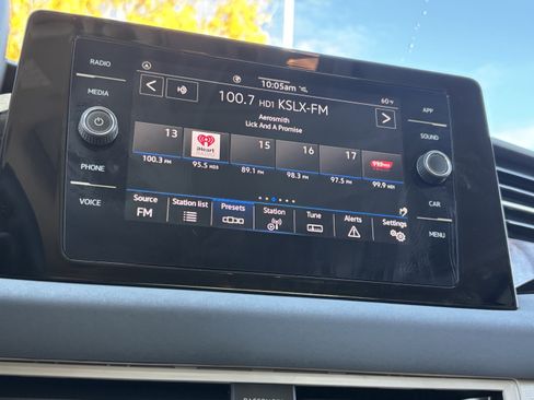 Certified 2025 Volkswagen Jetta SE image 21