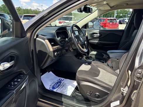 Used 2014 Jeep Cherokee Latitude w/ Comfort/Convenience Group AWD/4WD image 10
