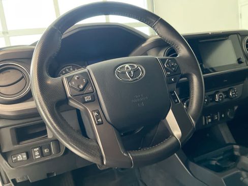 Certified 2019 Toyota Tacoma TRD Off-Road AWD/4WD image 14