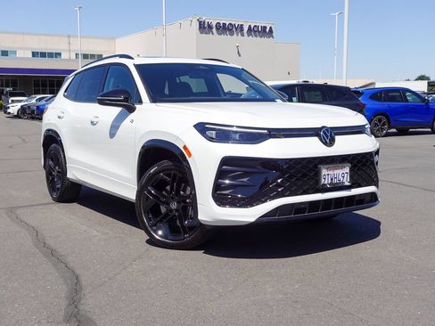 Certified 2026 Volkswagen Tiguan SE R-Line AWD/4WD image 3
