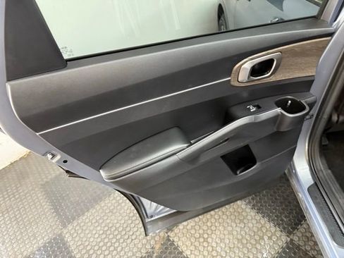 Used 2021 Kia Sorento EX w/ Panoramic Sunroof Package image 24