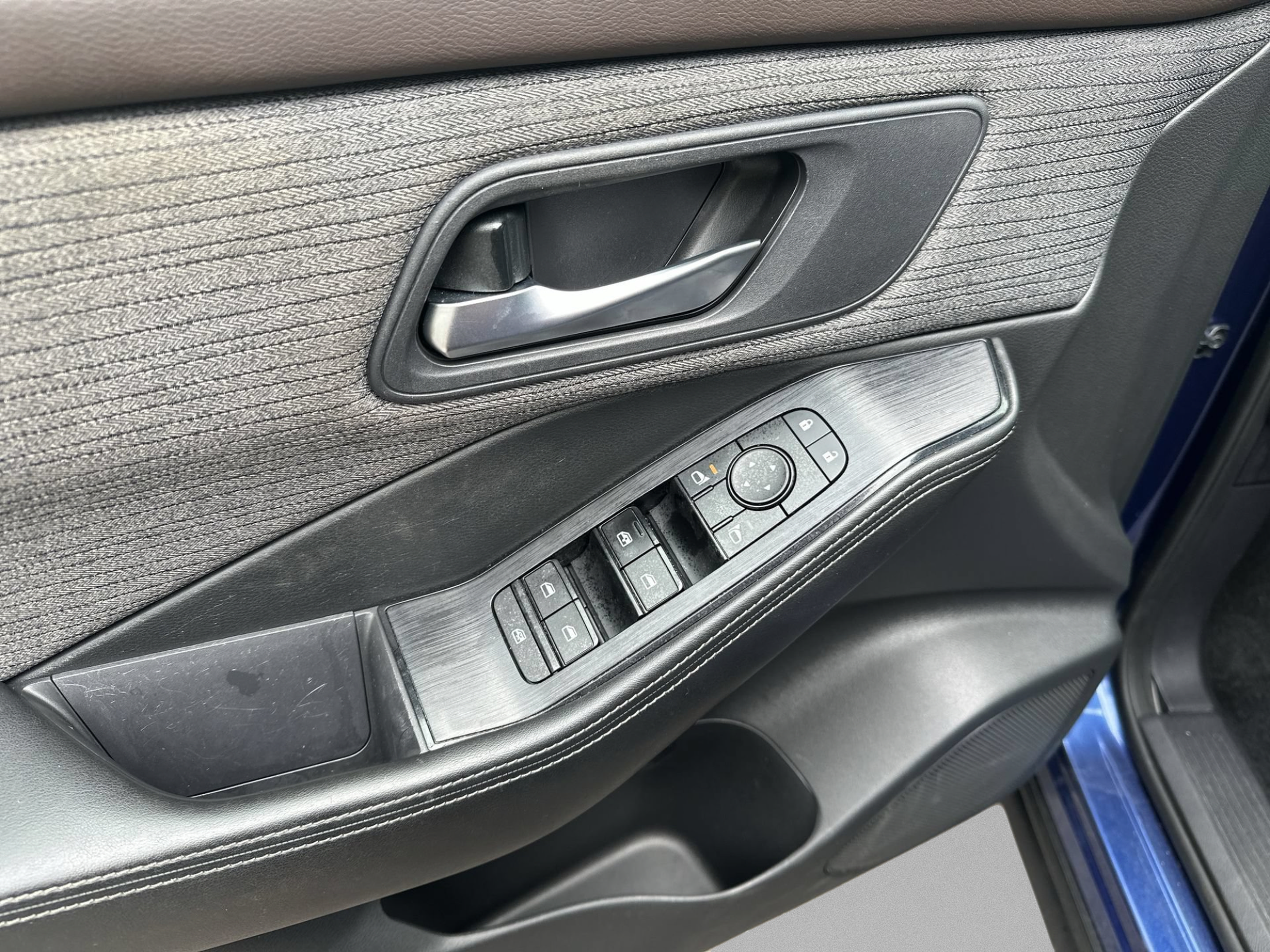 Used 2022 Nissan Rogue SV FWD image 15