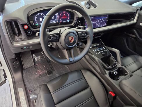 Certified 2026 Porsche Cayenne Coupe image 4