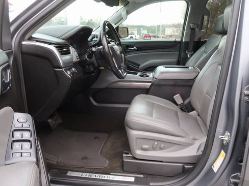 Used 2018 Chevrolet Suburban LT image 10