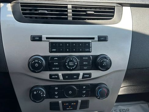 Used 2010 Ford Focus SE FWD image 21