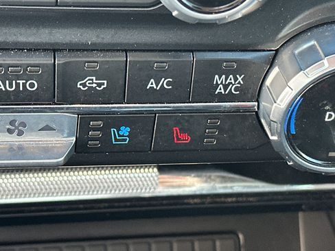 Used 2023 Ford F150 Lariat w/ Equipment Group 502A High AWD/4WD image 26