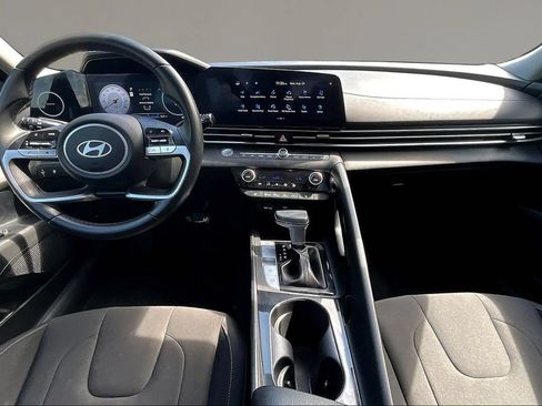 Used 2025 Hyundai Elantra SEL FWD image 7