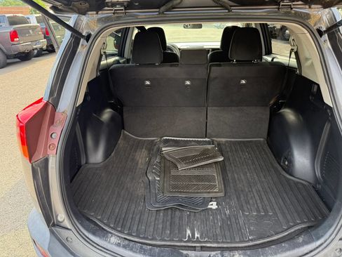Used 2015 Toyota RAV4 LE AWD/4WD image 16