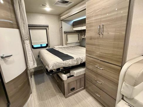 Used 2020 Mercedes-Benz Sprinter 3500 image 42