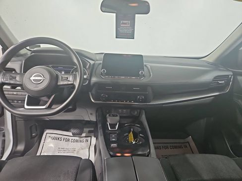 Used 2024 Nissan Rogue SV FWD image 18