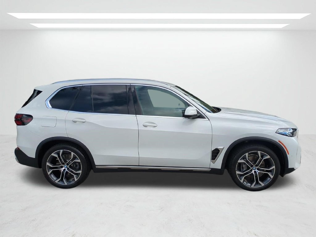New 2026 BMW X5 sDrive40i w/ Parking Assistance Package RWD image 3