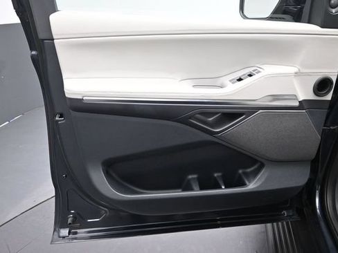 Certified 2025 Lincoln Navigator Reserve AWD/4WD image 22