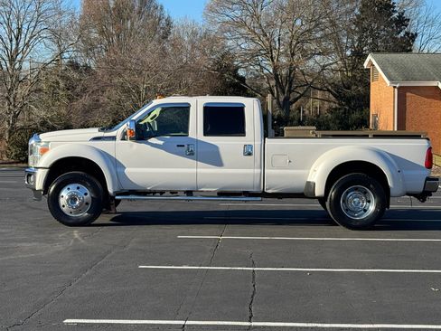 Used 2015 Ford F450 Lariat w/ Lariat Interior Package image 2