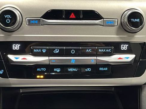 Used 2021 Ford Explorer XLT w/ XLT Sport Appearance Package image 17