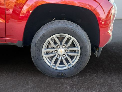 Used 2024 Chevrolet Colorado LT w/ LT Convenience Package II image 25