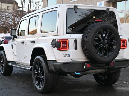 Used 2022 Jeep Wrangler Unlimited Sahara w/ Cold Weather Group image 6