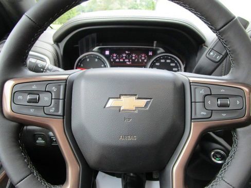 Used 2022 Chevrolet Silverado 2500 High Country w/ Z71 Off-Road Package image 17