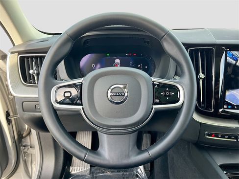 Used 2025 Volvo XC60 B5 Plus image 11