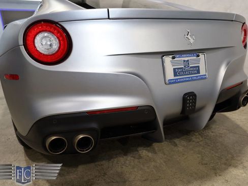 Used 2014 Ferrari F12 Berlinetta image 10