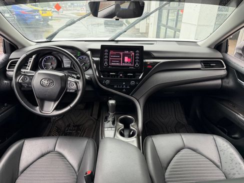 Used 2024 Toyota Camry SE FWD image 5