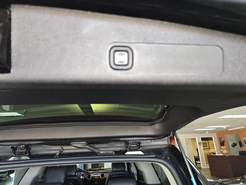 Used 2011 Cadillac Escalade ESV Luxury image 27