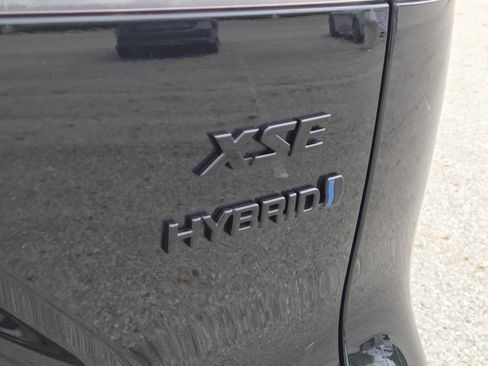 Used 2024 Toyota Corolla Cross AWD Hybrid w/ Convenience Package image 11