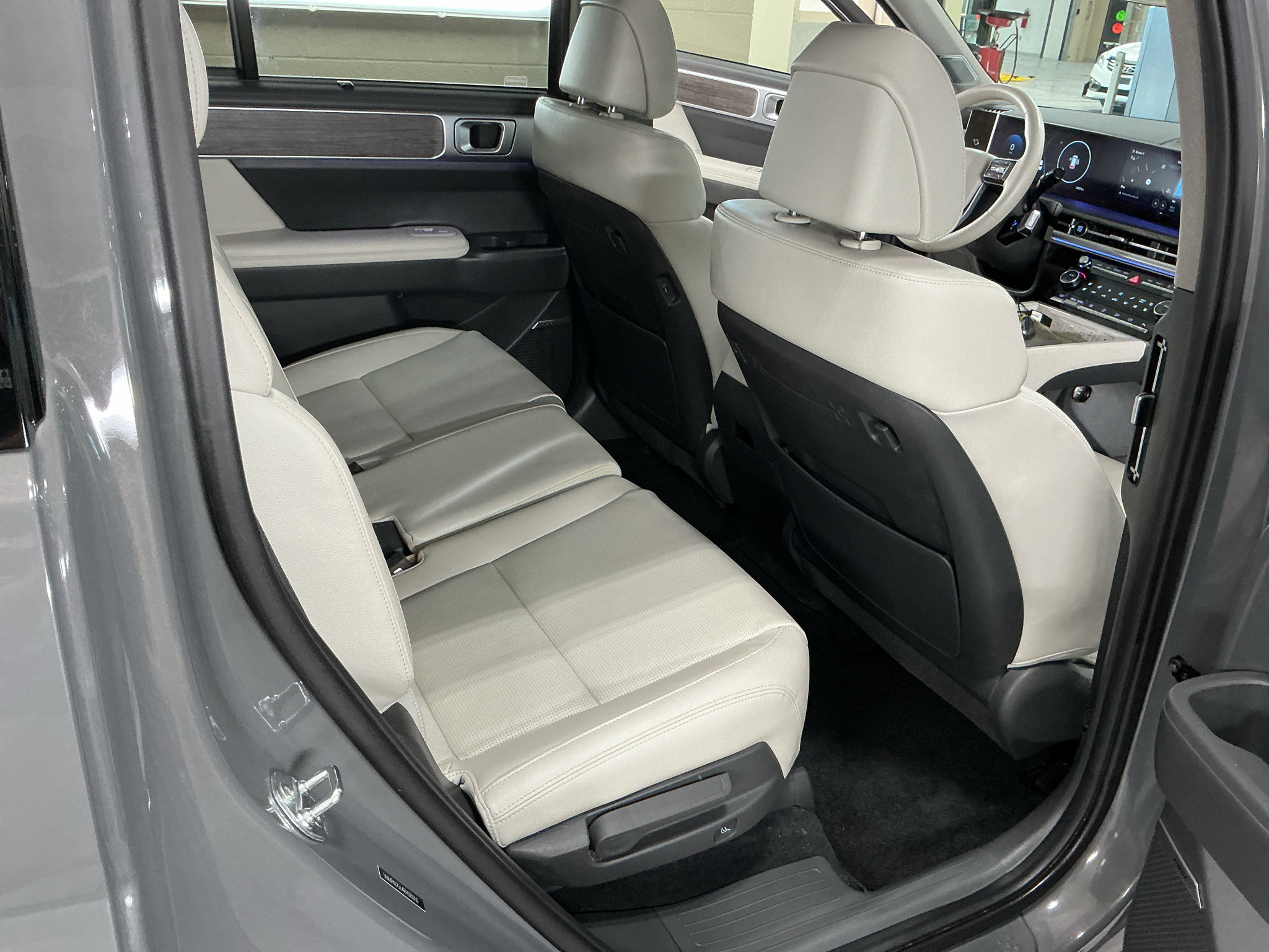 Certified 2024 Hyundai Santa Fe Limited AWD/4WD image 16