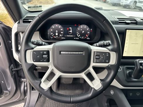 Used 2024 Land Rover Defender 130 X-Dynamic SE image 28