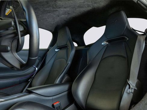 Used 2023 McLaren Artura image 15