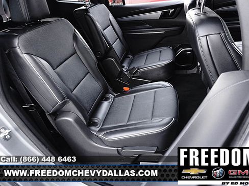 Used 2025 Buick Enclave Preferred image 13