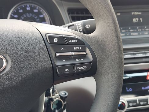 Used 2020 Hyundai Elantra SE FWD image 27