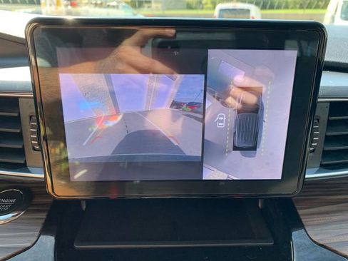 Used 2022 Ford Explorer Limited w/ Equipment Group 301A image 25