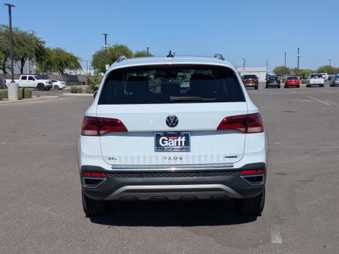 Used 2024 Volkswagen Taos SEL AWD/4WD image 4