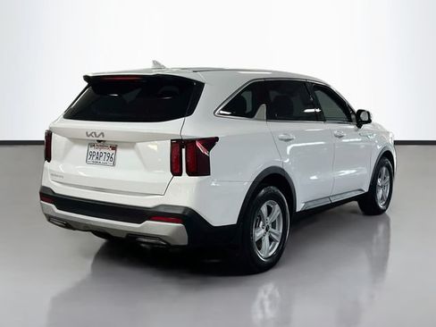 Certified 2024 Kia Sorento LX FWD image 7