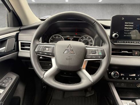 Used 2024 Mitsubishi Outlander SE image 21