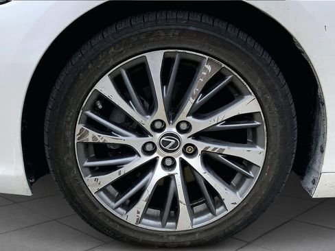 Used 2019 Lexus ES 300h w/ Premium Package image 11