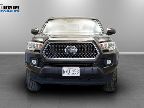 Used 2018 Toyota Tacoma SR5 RWD image 2