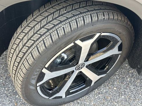 New 2026 Volkswagen Taos SEL image 10