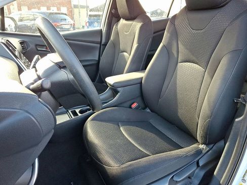 Used 2022 Toyota Prius LE image 13