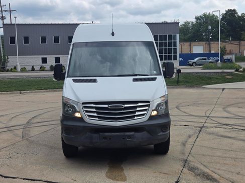 Used 2014 Freightliner Sprinter 2500 RWD image 8
