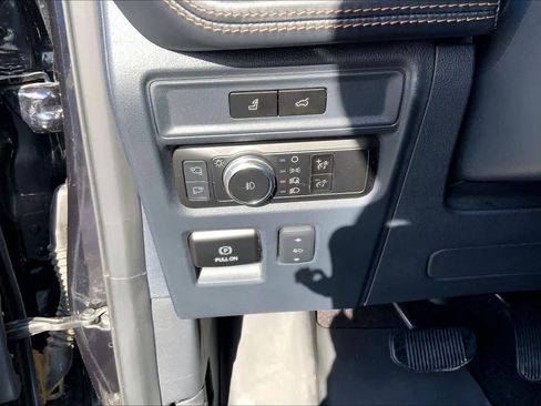 Used 2022 Ford Expedition Platinum image 32