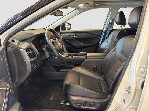 Used 2024 Nissan Rogue Platinum w/ Platinum Premium Package AWD/4WD image 10
