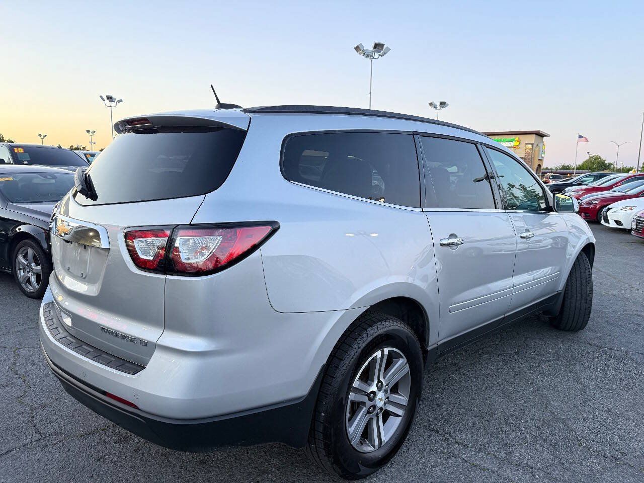 Used 2016 Chevrolet Traverse LT FWD image 7