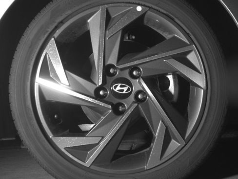Used 2025 Hyundai Elantra SEL FWD image 13